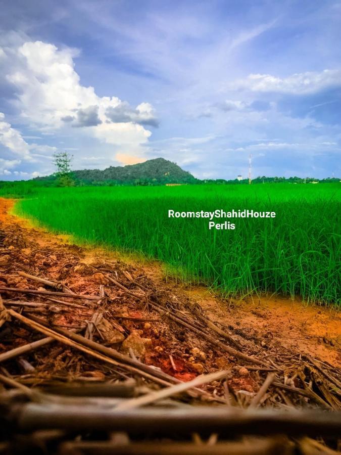 Roomstay Shahid Hou'Ze Кангар Екстериор снимка